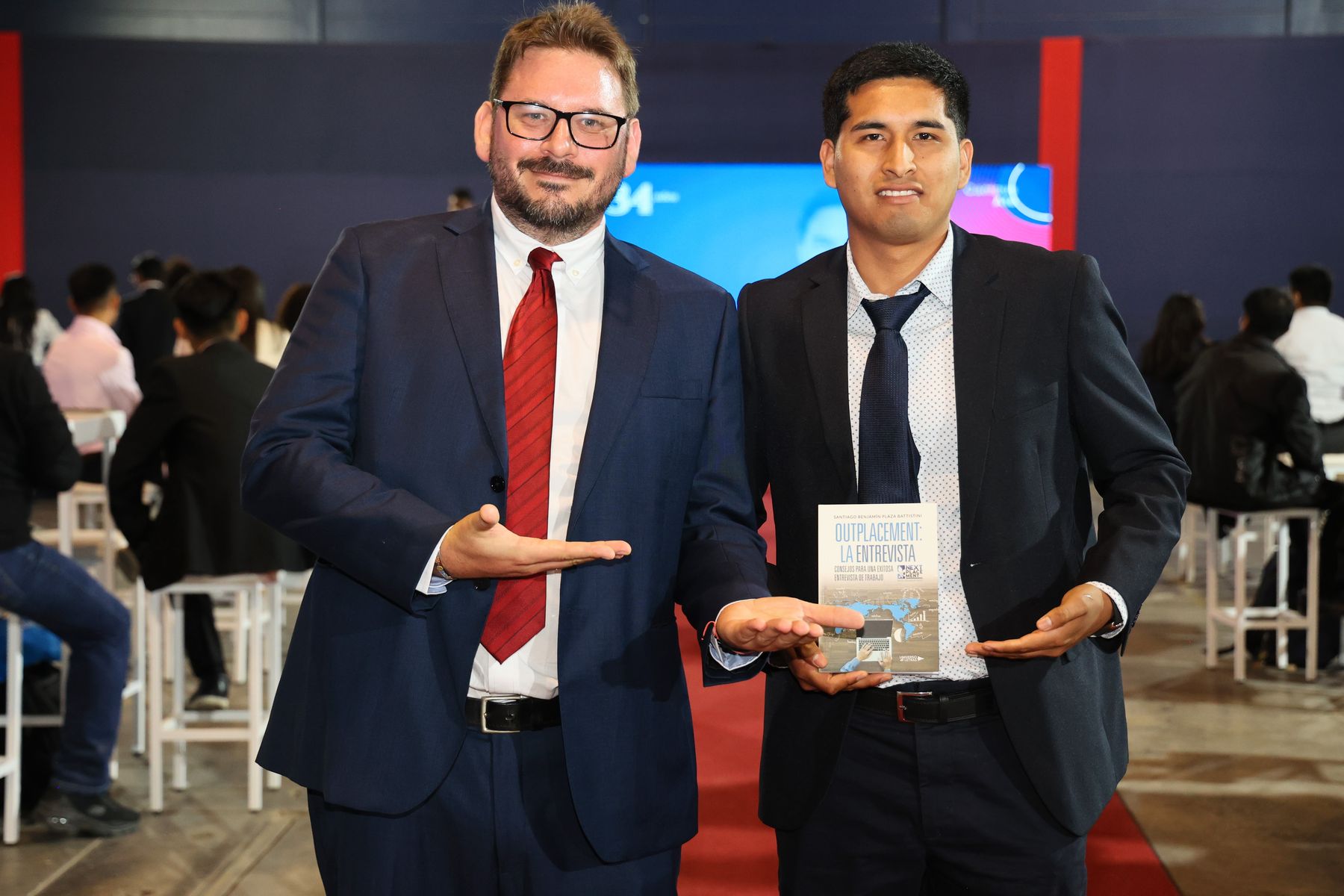 Firma de libro en UCV, Lima 2025